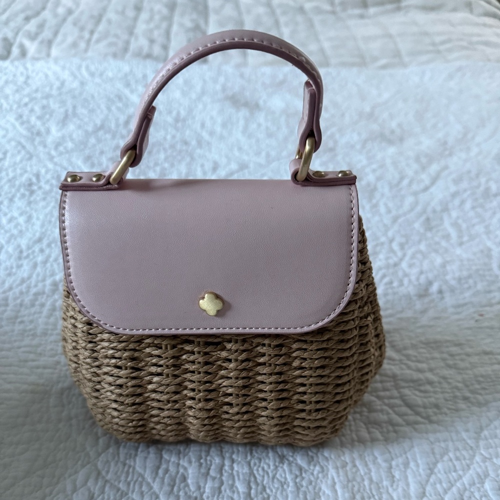 Make Offer:) LIKE NEW- Antonio Melani Dana Wicker Clutch